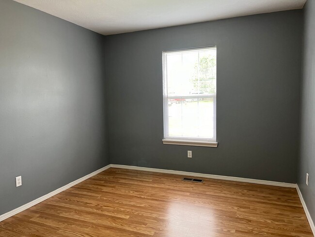Building Photo - 129 Bailey Cir