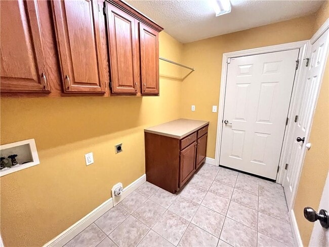 Building Photo - 208 Tunbridge Dr