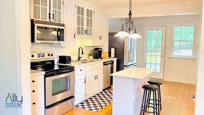 Building Photo - 512 Woodmont Dr