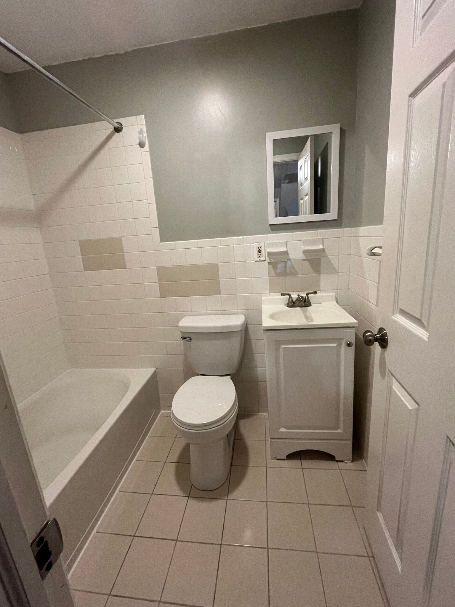 Building Photo - 4900 Walton Ave