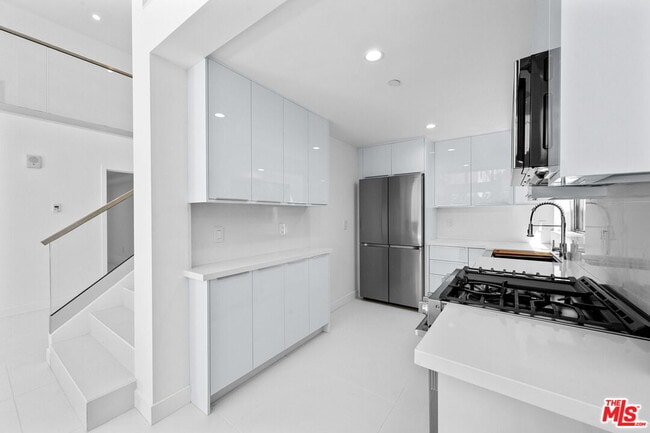 Building Photo - 621 Kings Rd