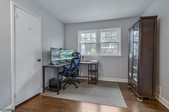 Building Photo - 106 Greenwood Dr