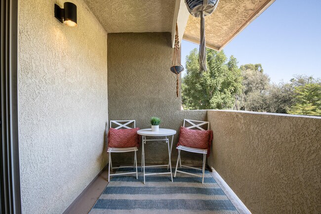 Building Photo - 448 Tava Ln