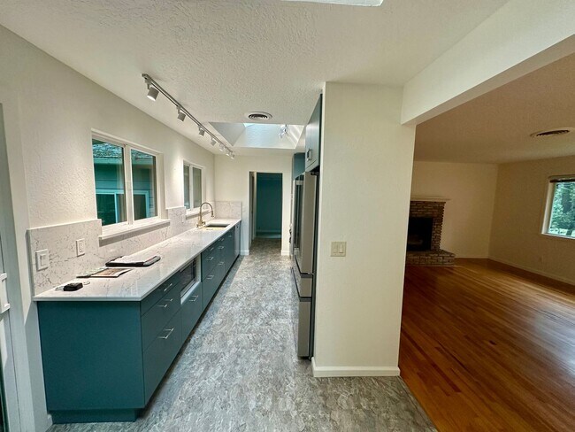 Building Photo - Spacious 4 Bedroom House on Banner Lava Cap Rd