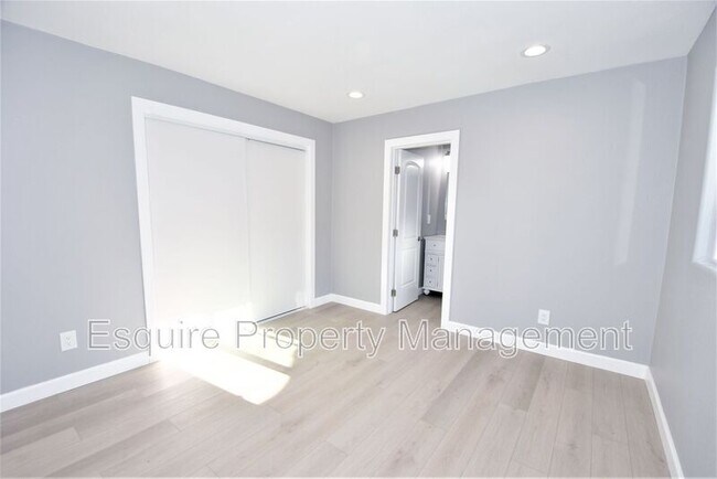 Building Photo - 2040 Camino Del Sol