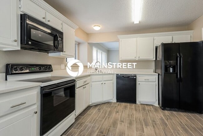 Building Photo - 3 Bedroom Pet-Friendly Home in OKLAHOMA CITY, OK with Main Street Renewal