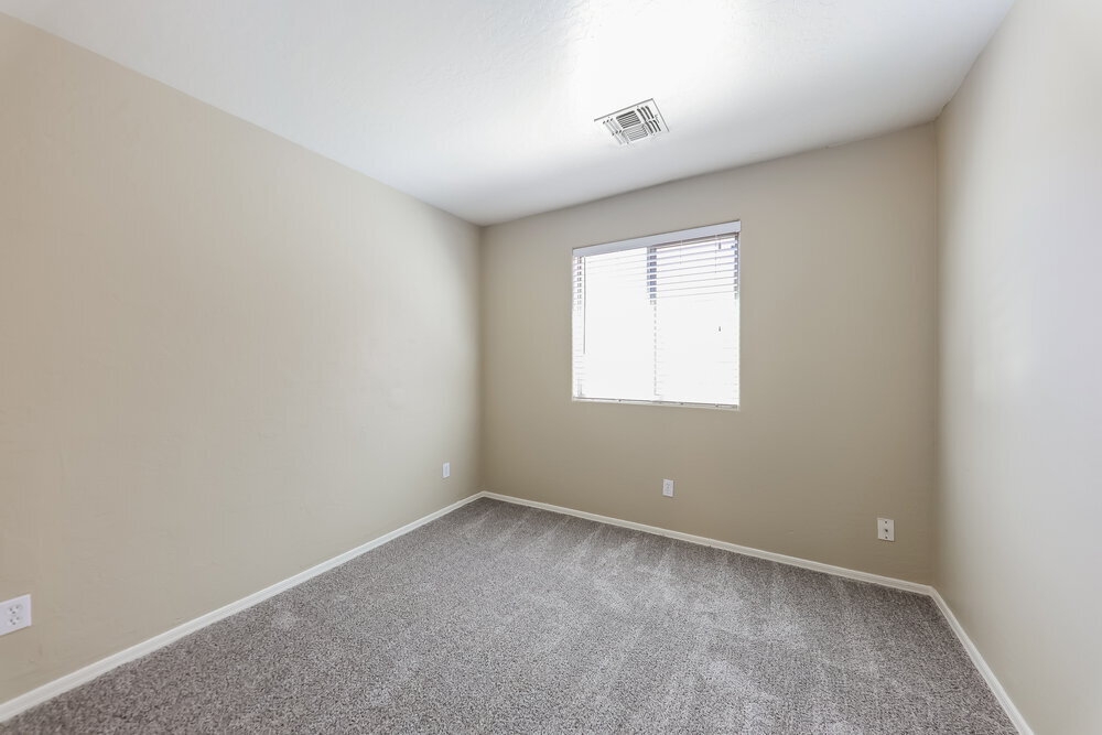 Building Photo - 11402 W Davis Ln