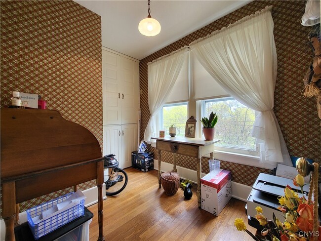 Building Photo - 50 Montcalm St