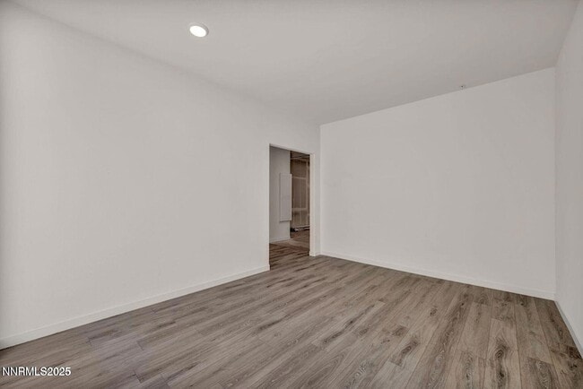 Building Photo - 557 California Ave