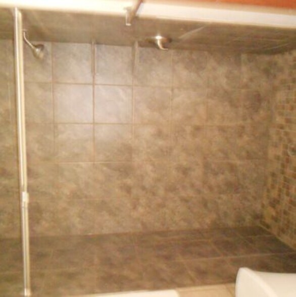 Building Photo - 112 E Dean Ave