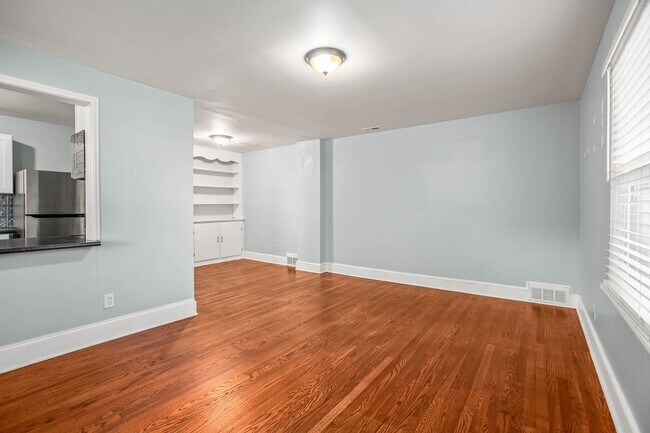 Building Photo - 5038 Pinewood Dr