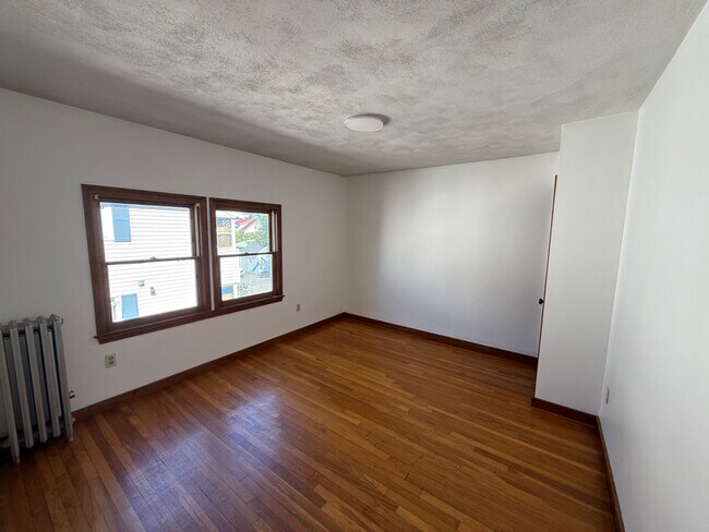 Building Photo - 374 Riverside Ave
