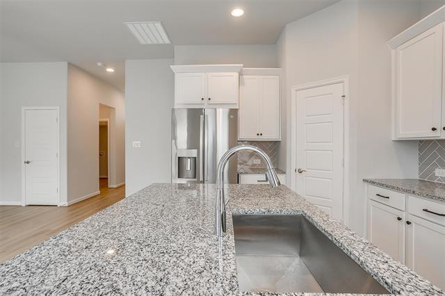 Building Photo - 10434 Peonia St