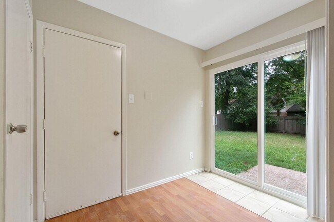 Building Photo - 32 Marabou Pl