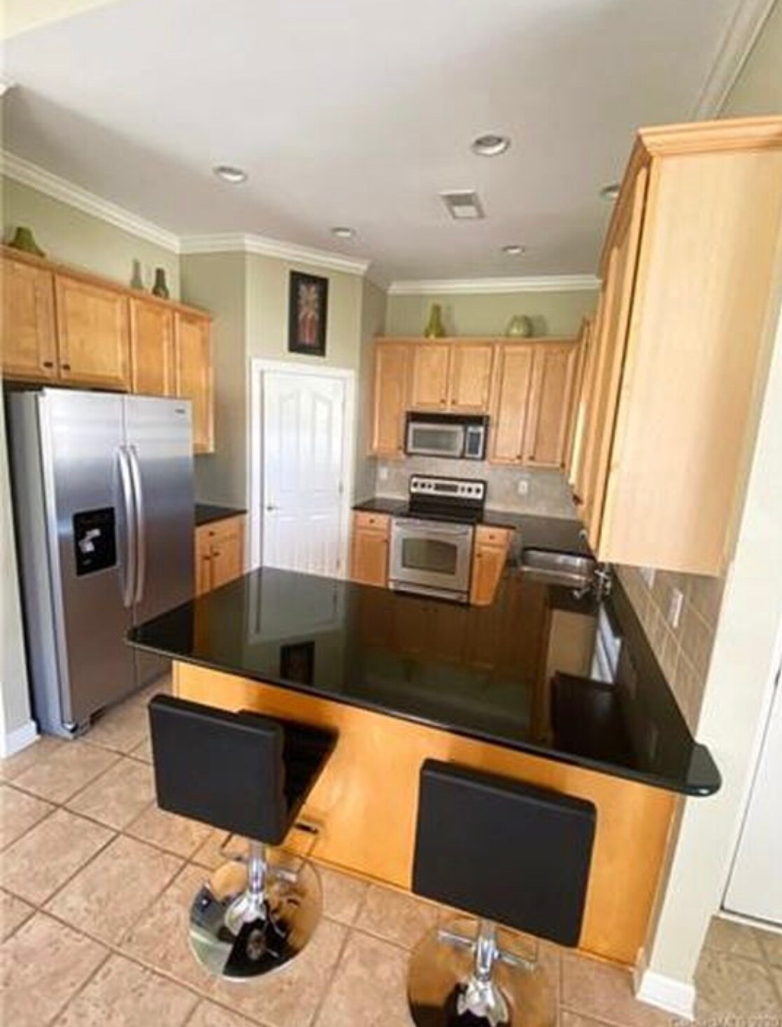 Kitchen with granite tops - 12015 Valley Oak St