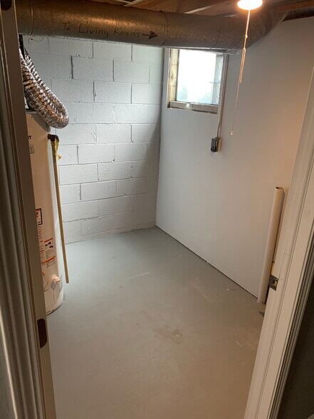 Washer Dryer hookup in basement - 440 Edinburgh Rd