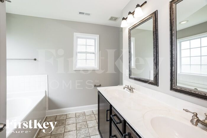 Building Photo - 680 Fox Trail Ct
