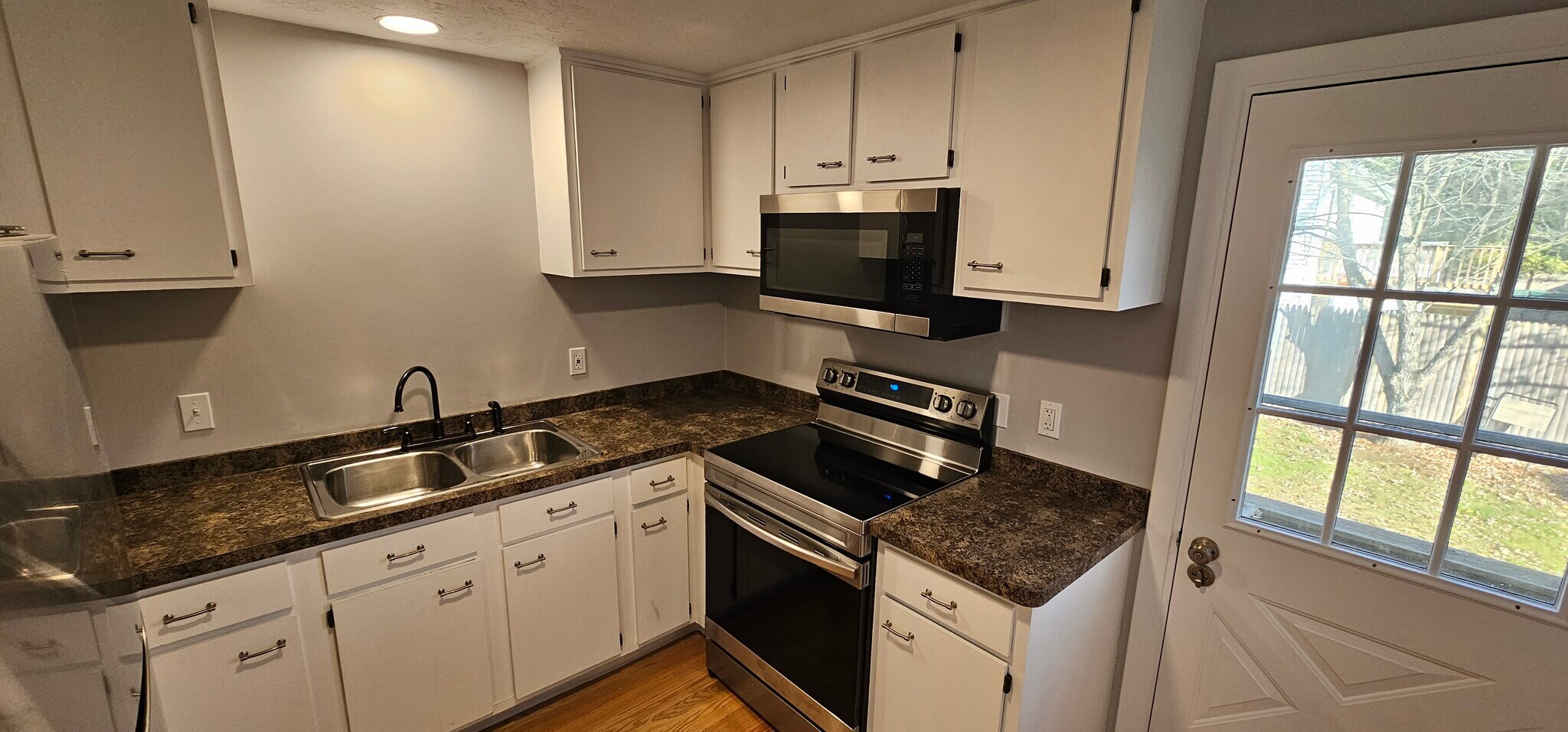Building Photo - 23 Frenier Ave