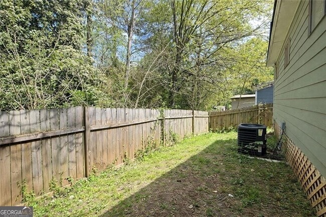 Building Photo - 2146 Brookview Dr NE