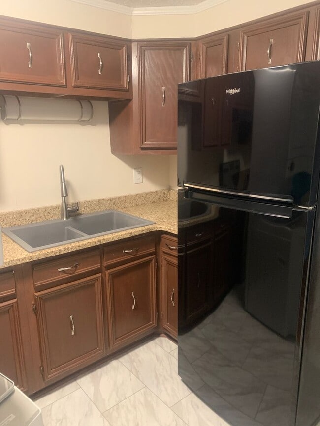 Building Photo - River Walk Apartment