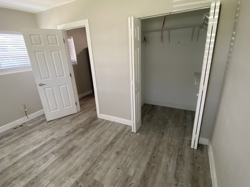 Building Photo - 3913 Silver Palm Dr