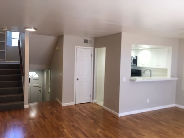 Building Photo - 9919 Paseo Montril