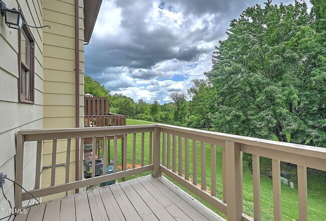 Building Photo - Bellhaven townhouse
