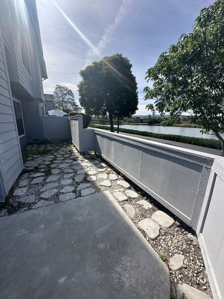 Building Photo - 2017 Vista del Mar