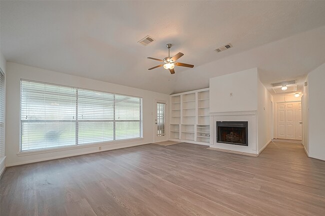 Building Photo - 4431 Duesenberg Dr