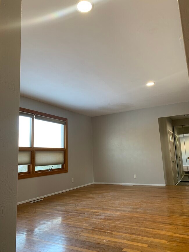 Building Photo - 18342 Clairmont Dr