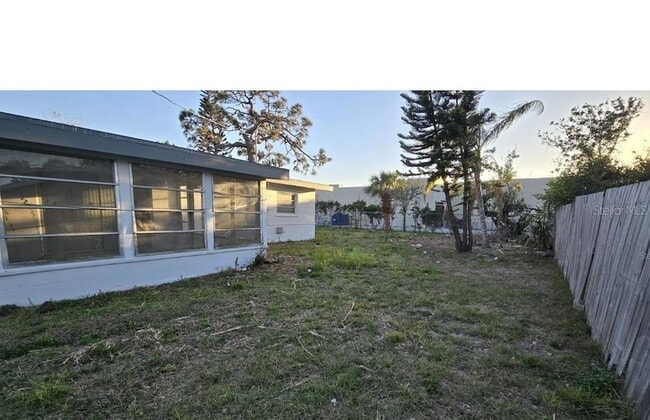 Building Photo - 1634 Banyan Dr