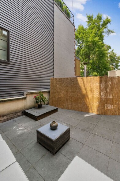Building Photo - 387 6th Ave