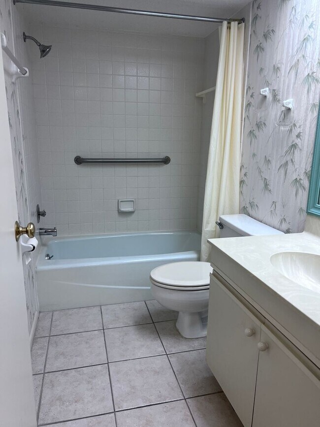 Building Photo - New Listing!
