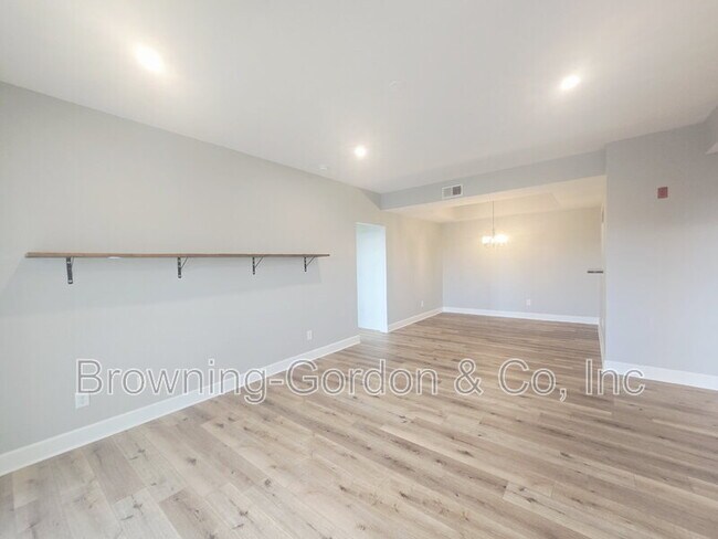 Building Photo - 8601 Peckham Ln