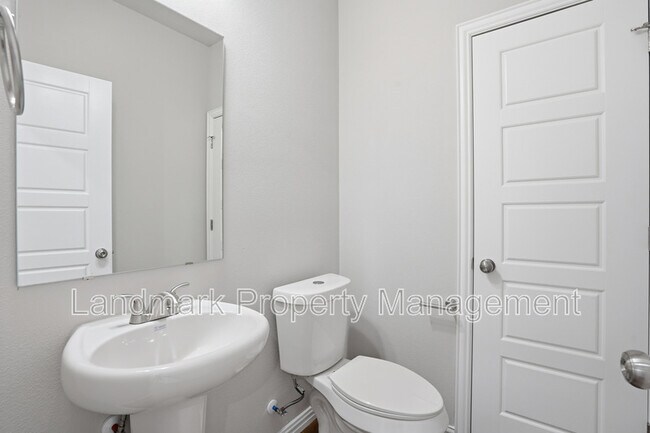 Building Photo - 303 Eastland St