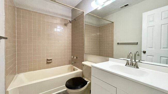 Building Photo - 1 Bedroom unit on Tampico for rent!