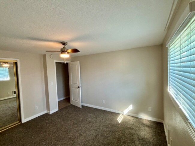 Building Photo - 722 S Kcid Rd