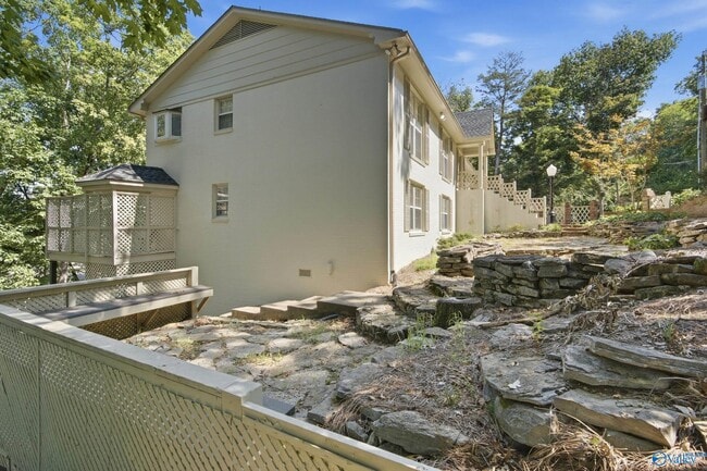 Building Photo - 2224 Briarcliff Rd SE