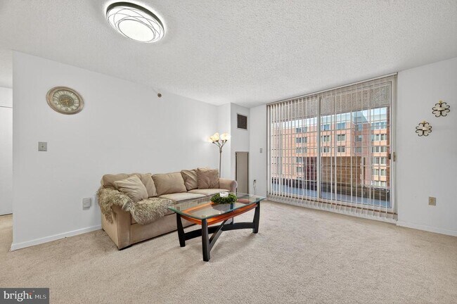 Building Photo - 1230 23rd St NW