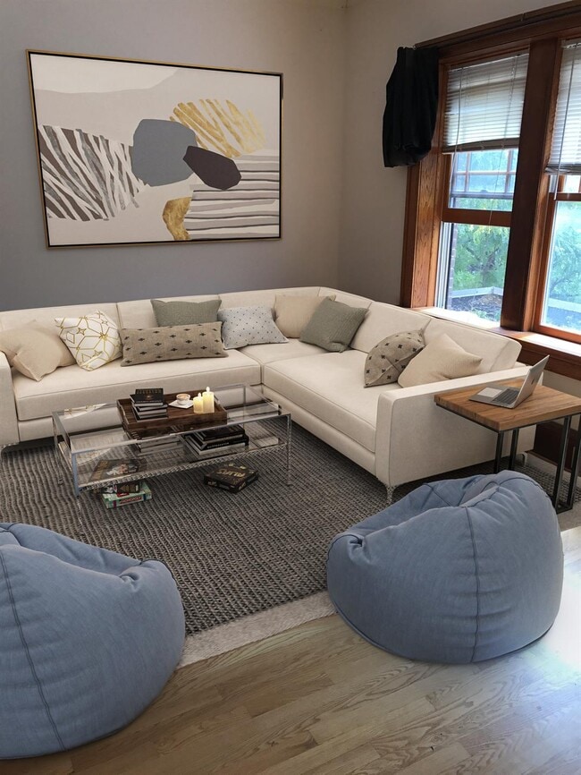 Building Photo - 220 State St