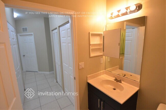 Building Photo - 8600 Lineyard Cay