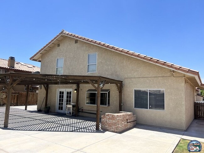 Building Photo - 1240 E Calle De Oro