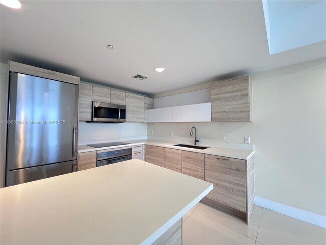 Building Photo - 16385 Biscayne Blvd