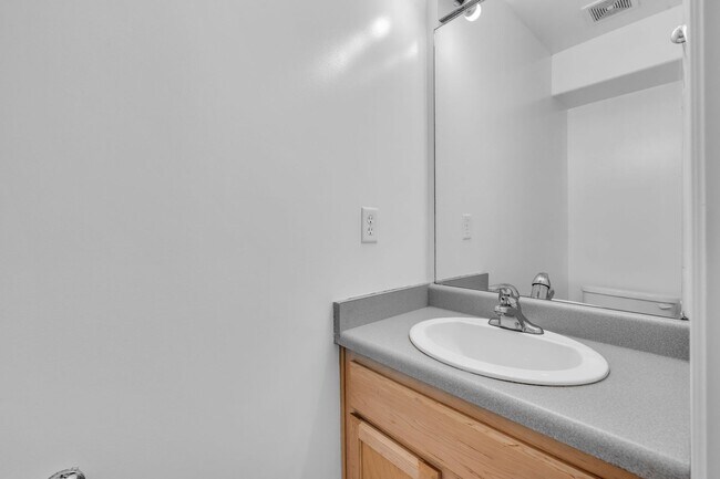 Building Photo - 3 Bedroom 2 Bathroom Home in Saratoga Springs!!