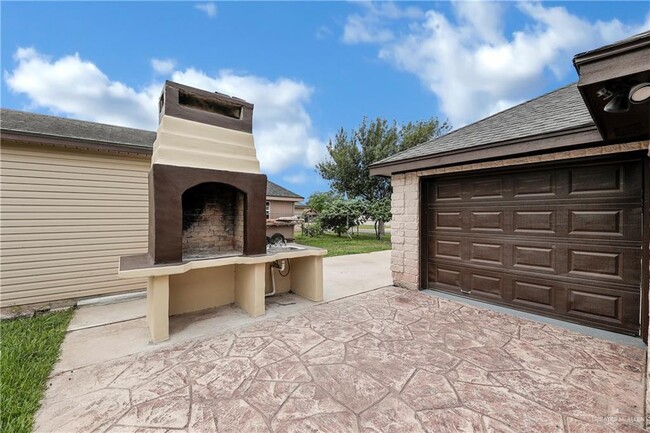 Building Photo - 7725 Wagon Trail Dr