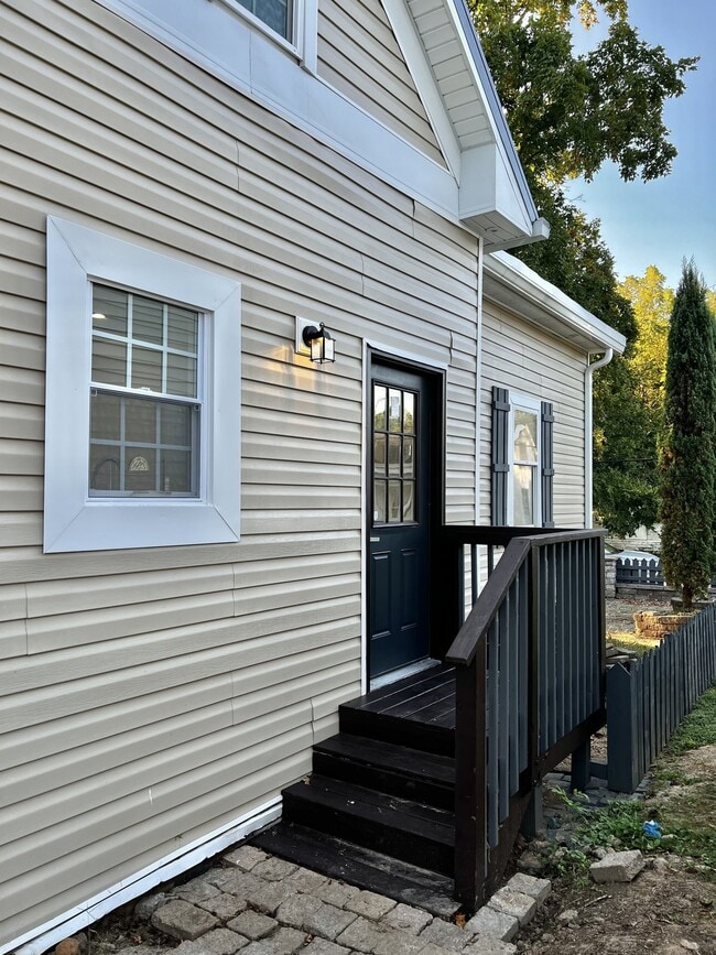 Building Photo - 947 Clark St