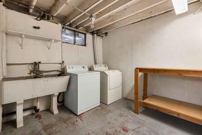 Building Photo - 2746 SE 31st Ave