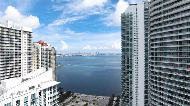Building Photo - 1300 Brickell Bay Dr