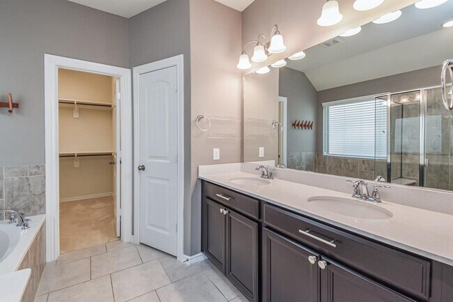 Building Photo - 9623 Thimbleweed Dr
