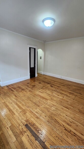 Building Photo - 349 Pleasant St